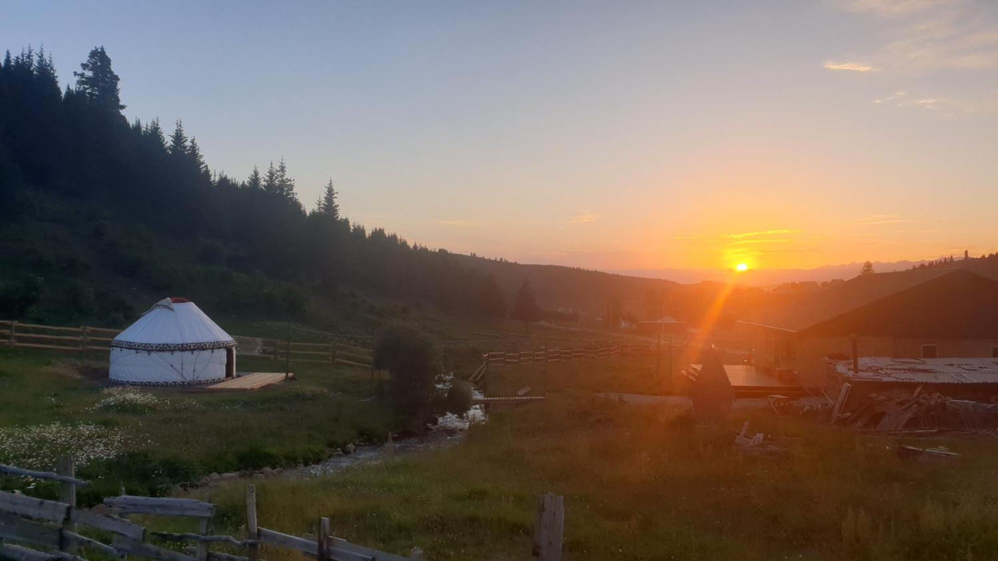 Mine Hostel Dzhergalan Jyrgalan Экстерьер фото