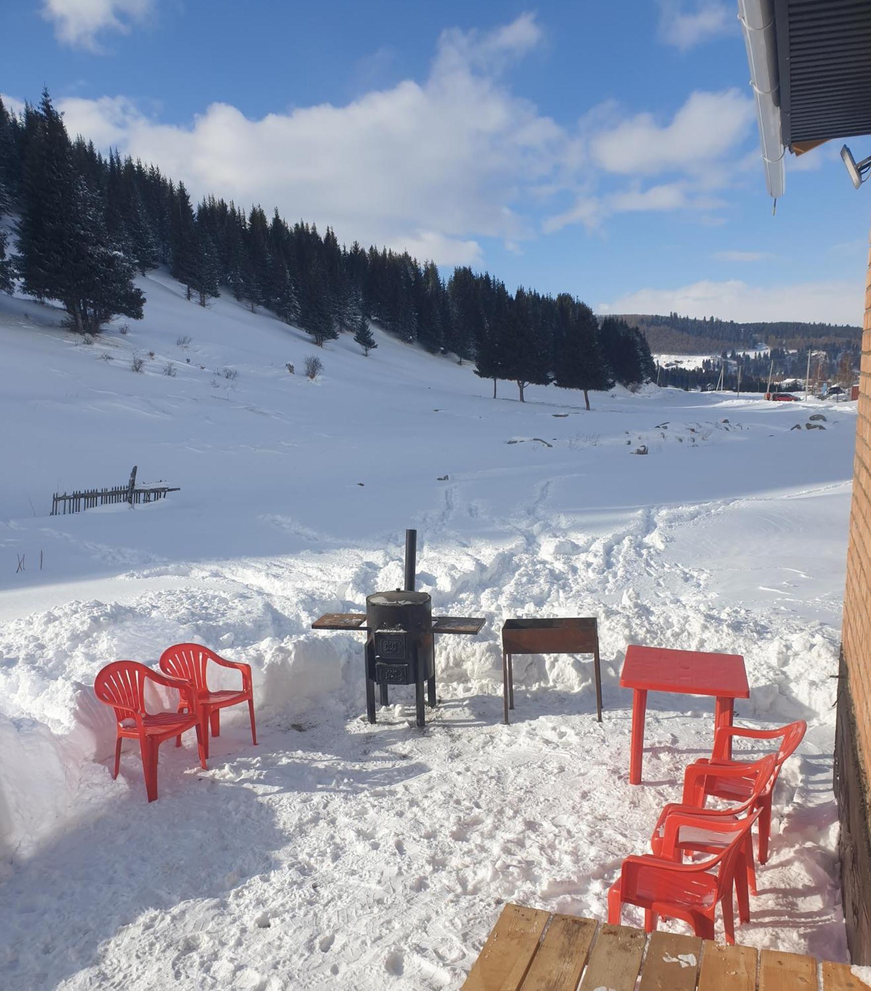 Mine Hostel Dzhergalan Jyrgalan Экстерьер фото